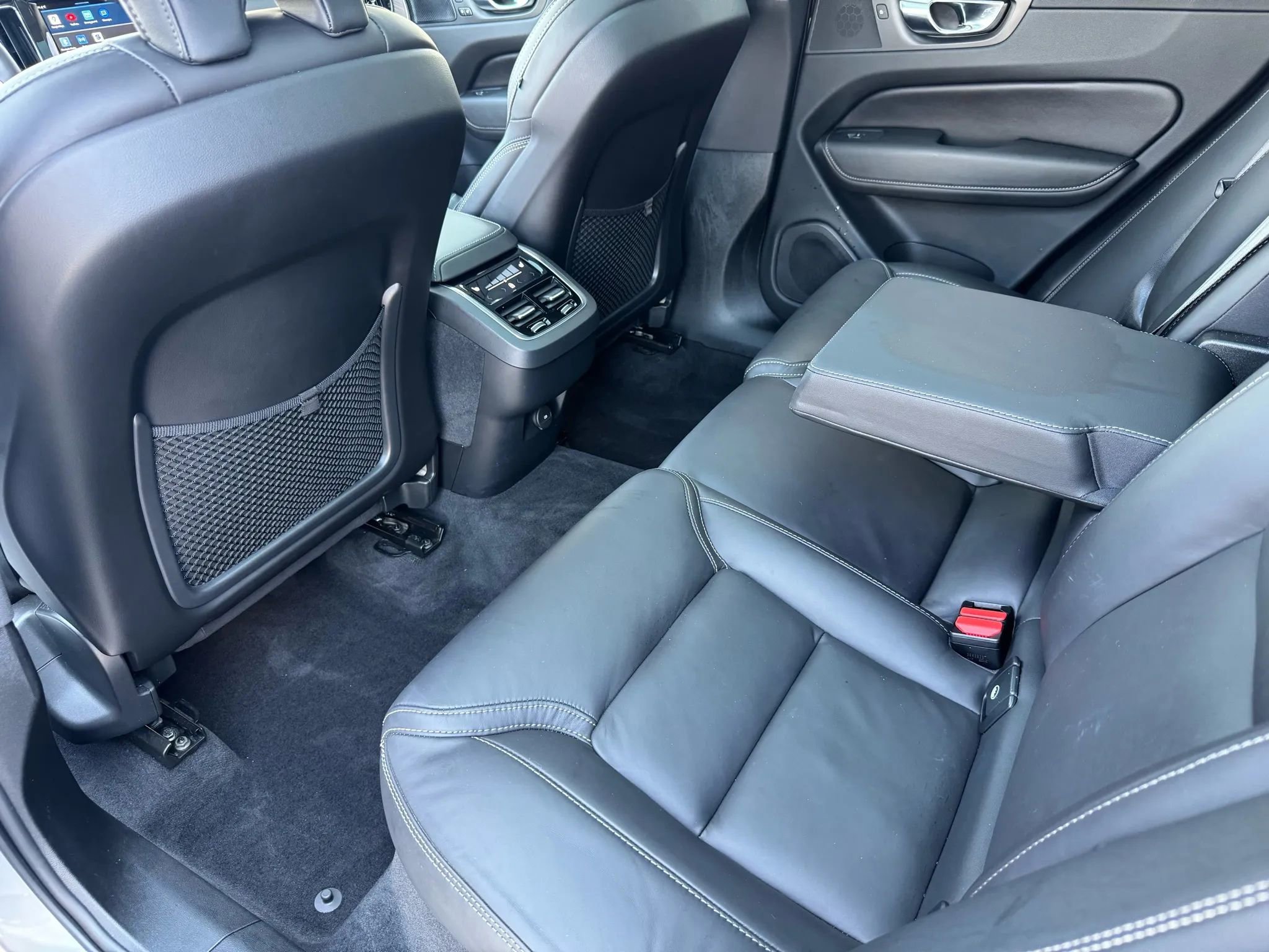 Used 2023 Volvo XC60 B5 Ultimate w/ Climate Package image 13