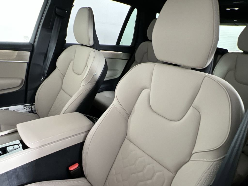New 2026 Volvo XC90 B6 Plus w/ Protection Package Premier AWD/4WD image 12