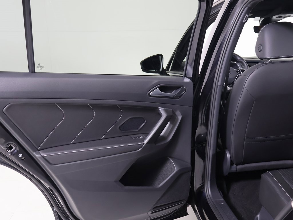 Used 2023 Volkswagen Tiguan SE R-Line image 23