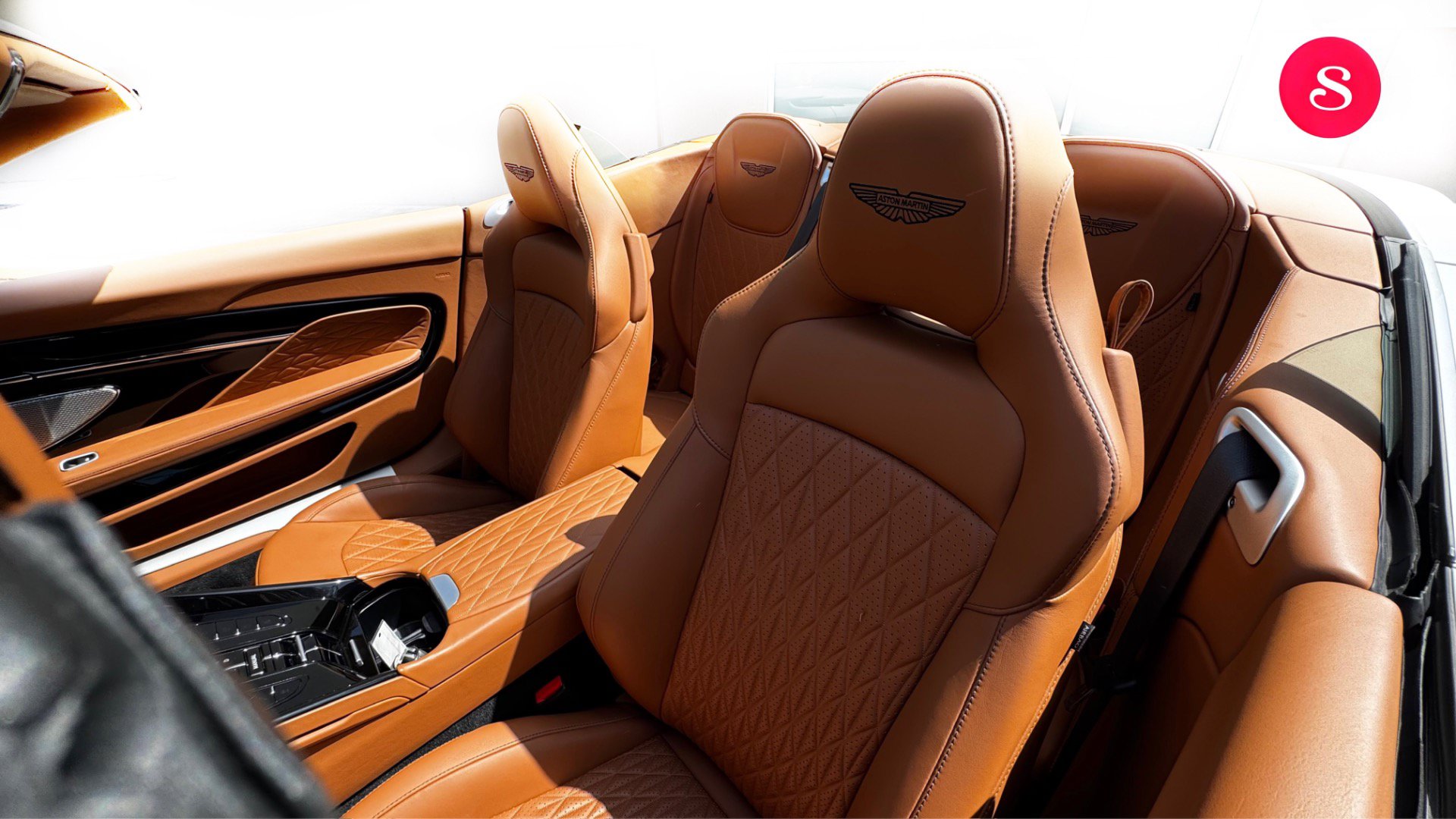 Used 2025 Aston Martin DB12 Convertible RWD image 12