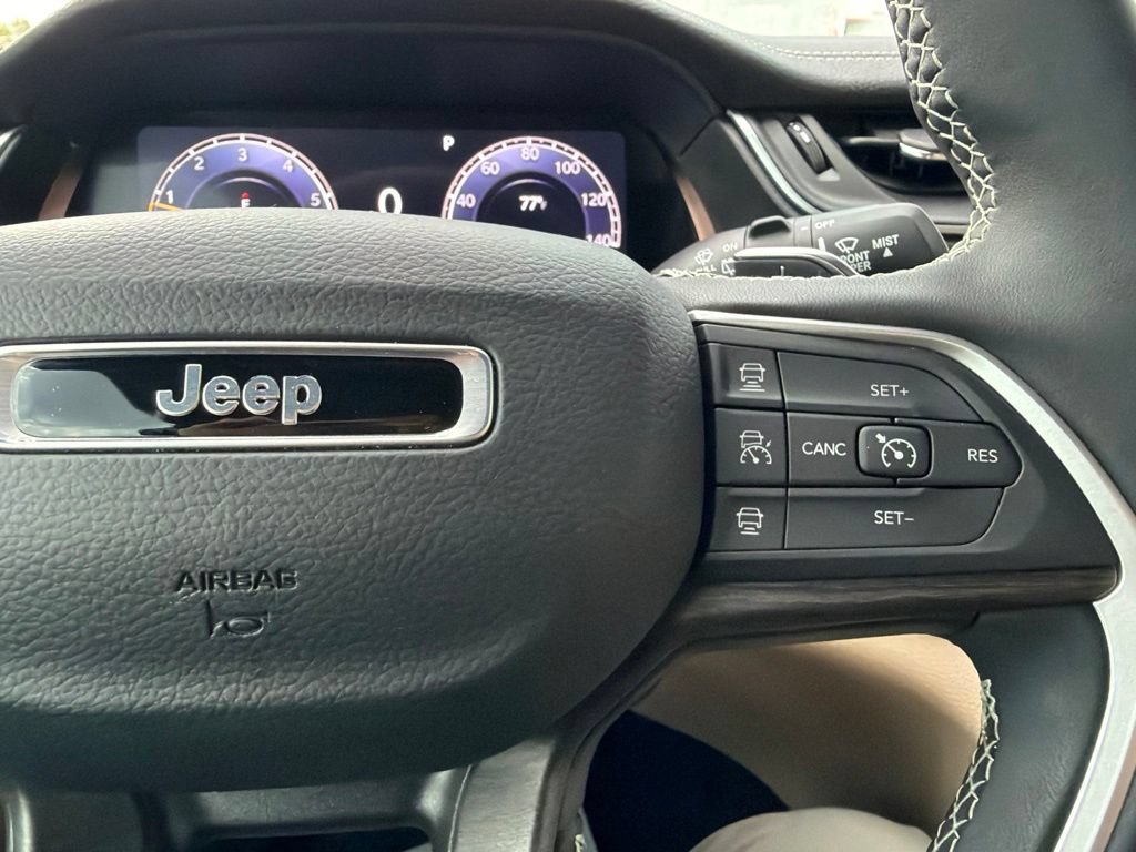 Used 2025 Jeep Grand Cherokee L Limited w/ Trailer Tow Package AWD/4WD image 30