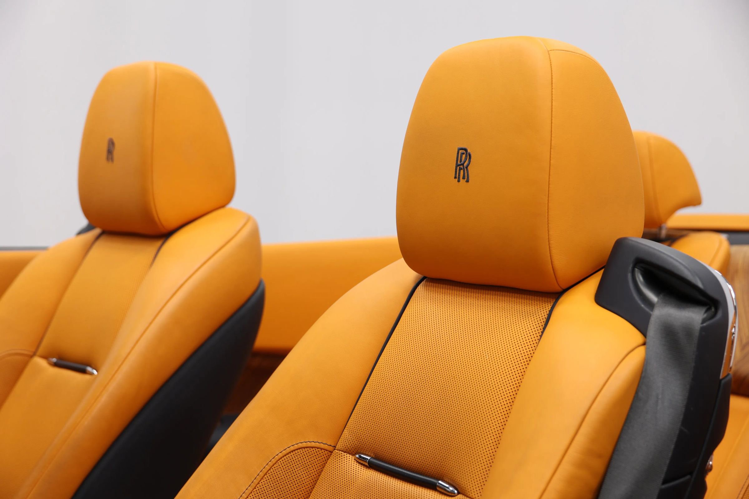 Used 2016 Rolls-Royce Dawn image 21