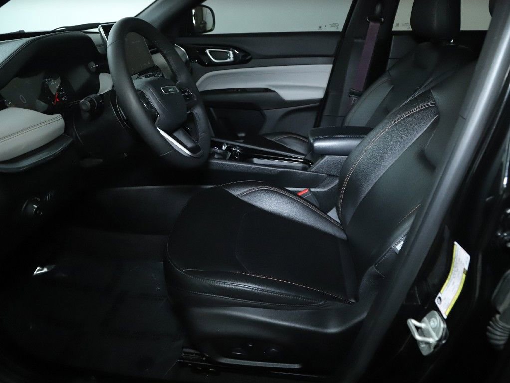 Used 2024 Jeep Compass Limited image 18