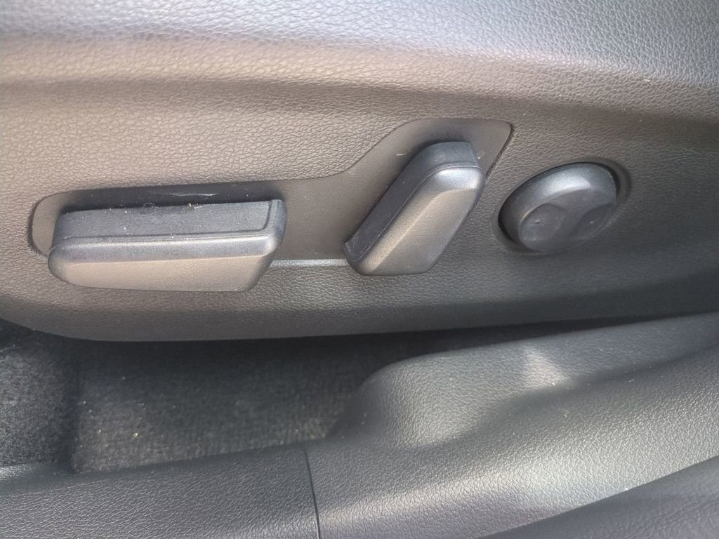 Used 2023 Hyundai Kona Limited w/ Cargo Package FWD image 23