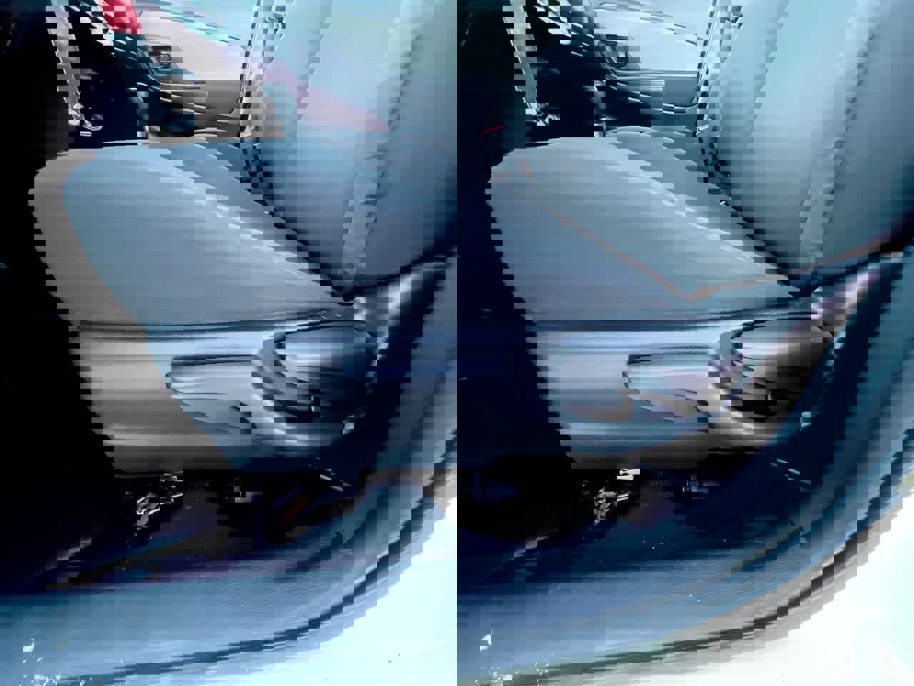 Used 2015 Toyota Yaris L image 12