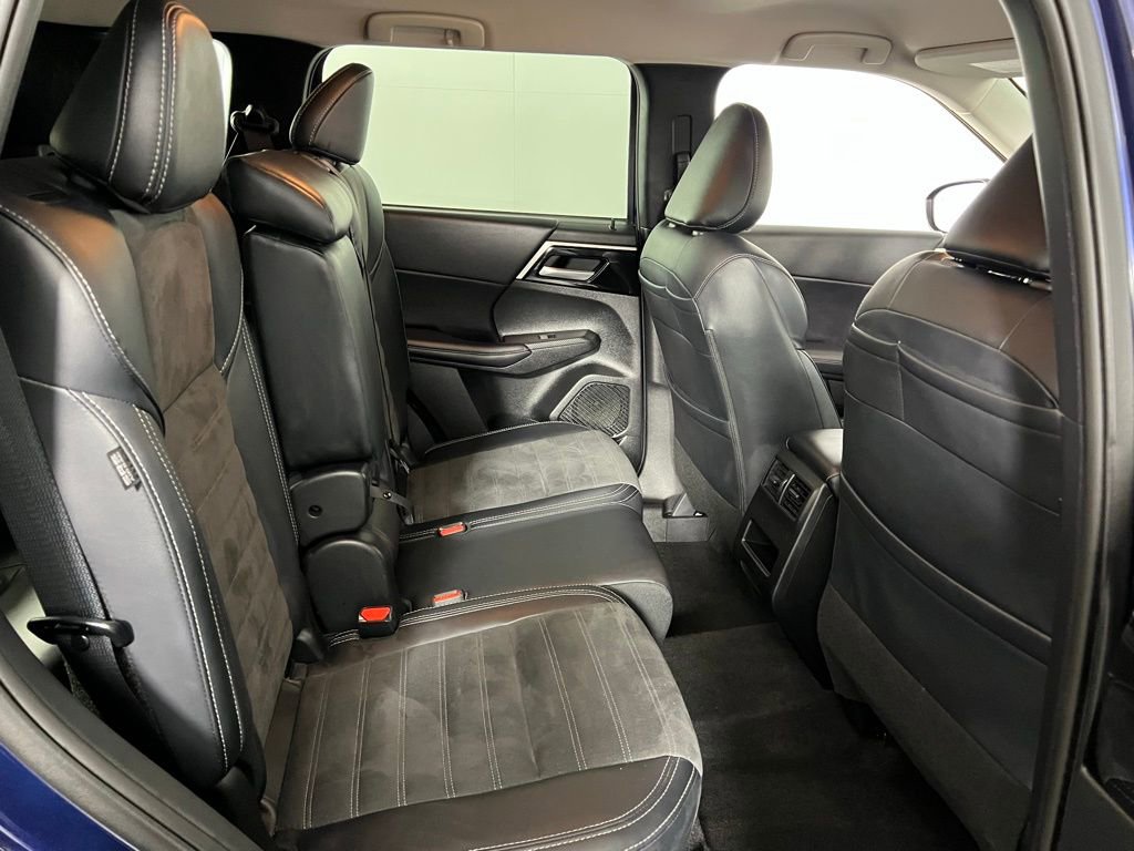 Used 2024 Mitsubishi Outlander SE image 32