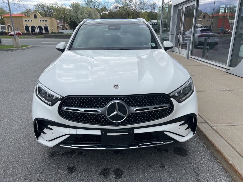 Used 2025 Mercedes-Benz GLC 300 4MATIC image 36