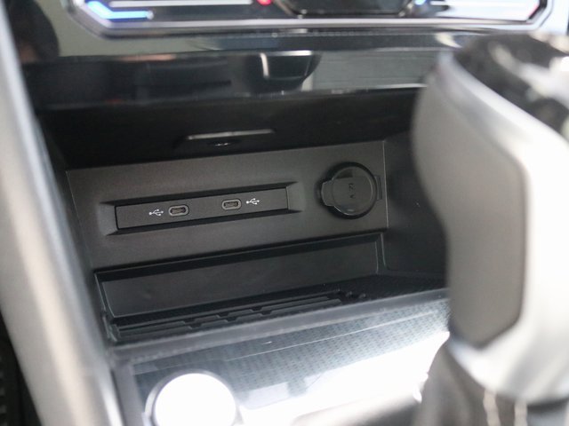 New 2025 Volkswagen Taos SE image 20