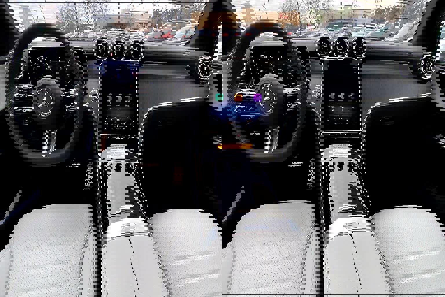 Used 2025 Mercedes-Benz GLC 300 4MATIC image 8