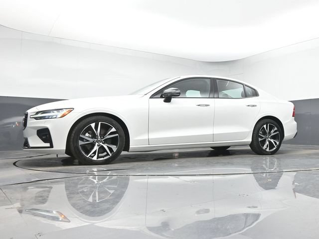 Used 2025 Volvo S60 B5 Core FWD image 13