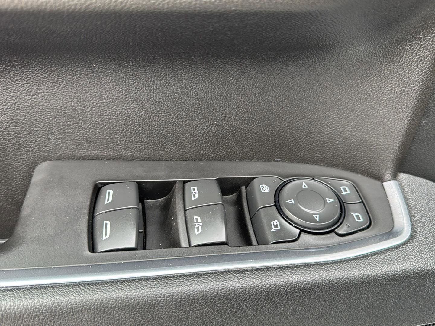 Used 2025 GMC Sierra 1500 SLT image 13