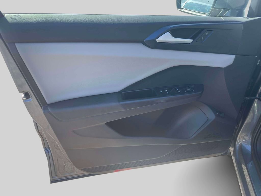 Used 2022 Volkswagen Taos SE w/ IQ.Drive SE Package image 16