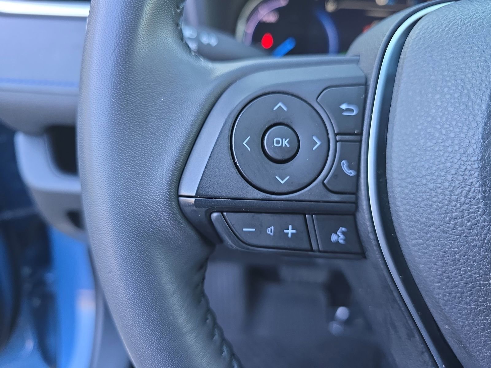 Used 2023 Toyota RAV4 SE image 23