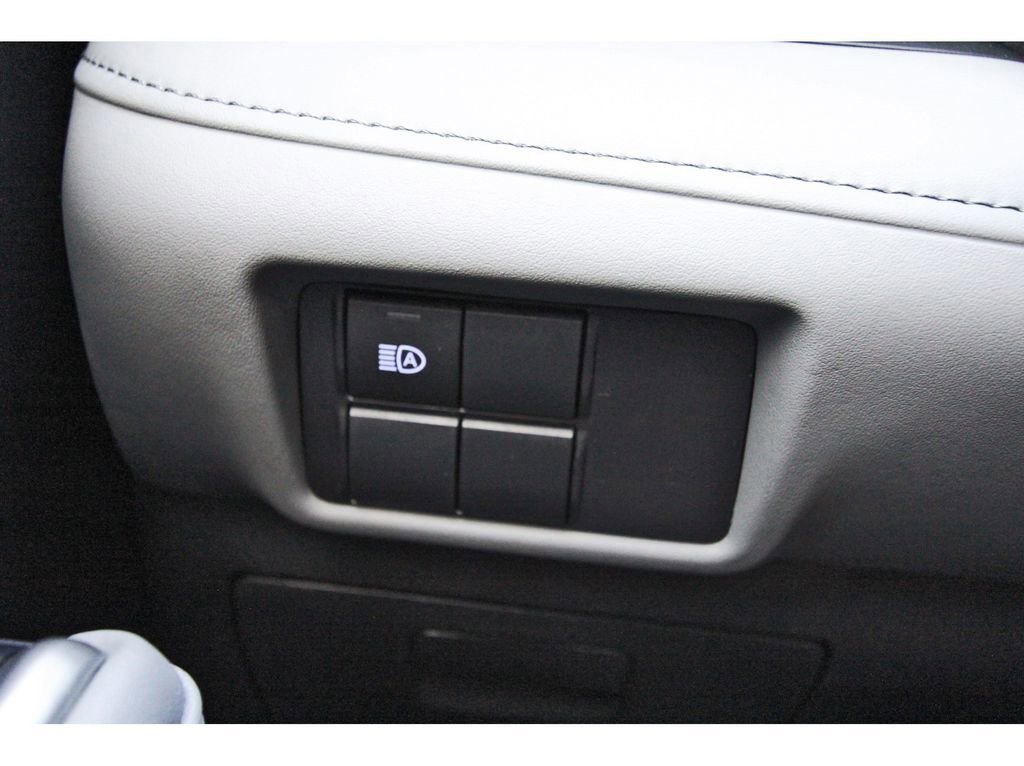 Used 2022 Toyota Highlander L image 19