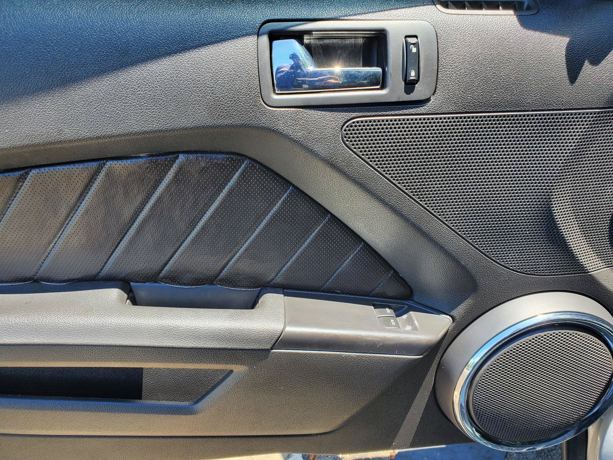 Used 2010 Ford Mustang GT Premium RWD image 18