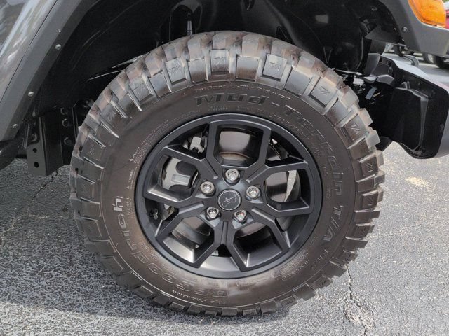 Used 2025 Jeep Gladiator Sport AWD/4WD image 11