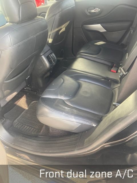 Used 2018 Jeep Cherokee Overland AWD/4WD image 13