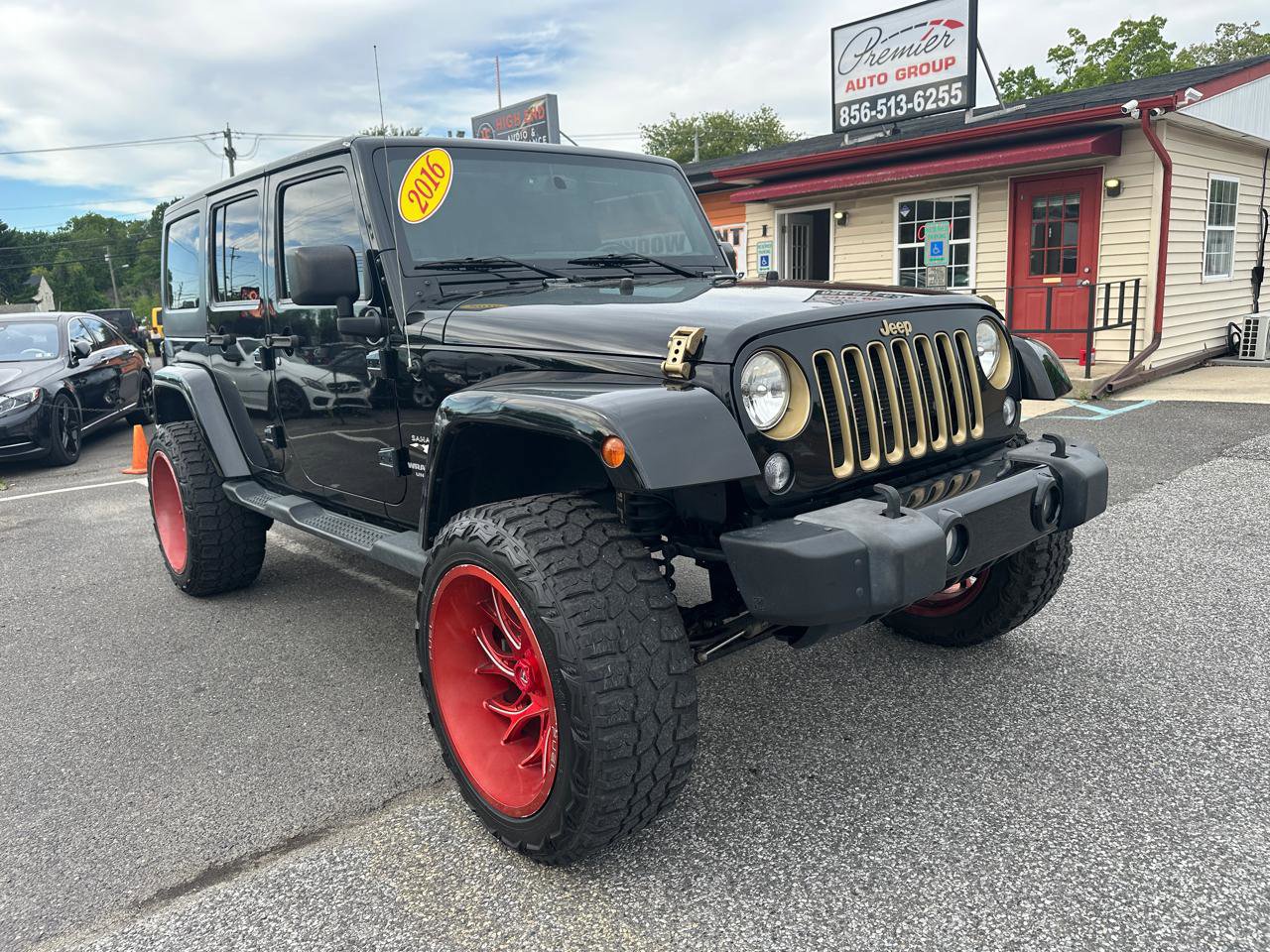 Used 2016 Jeep Wrangler Unlimited Sahara w/ Dual Top Group AWD/4WD image 3
