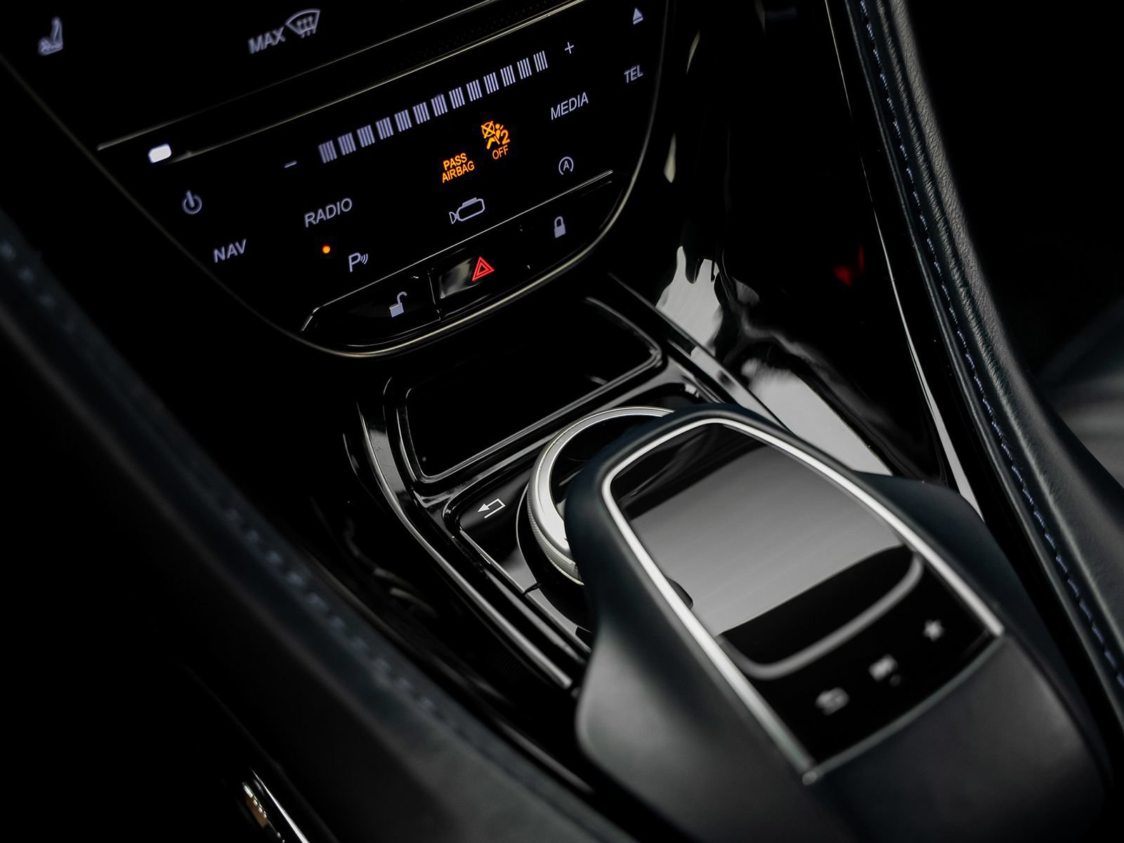 Used 2017 Aston Martin DB11 V12 RWD image 48
