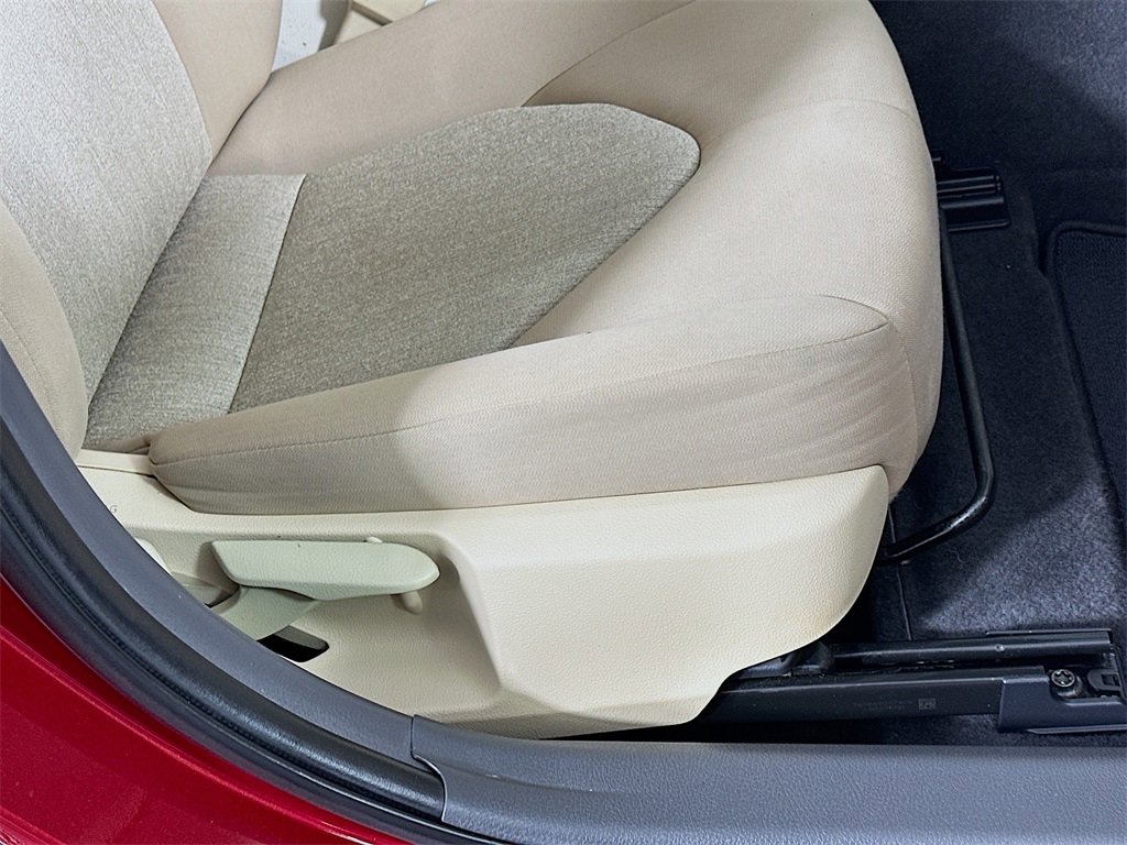 Used 2021 Toyota Camry LE image 23