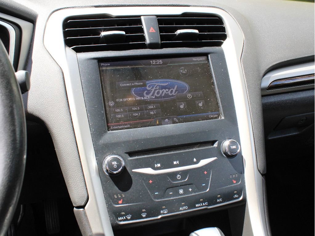 Used 2014 Ford Fusion SE w/ Equipment Group 202A FWD image 20