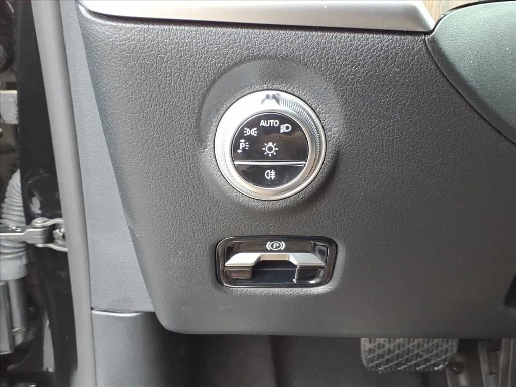 Used 2024 Mercedes-Benz C 300 Sedan image 28