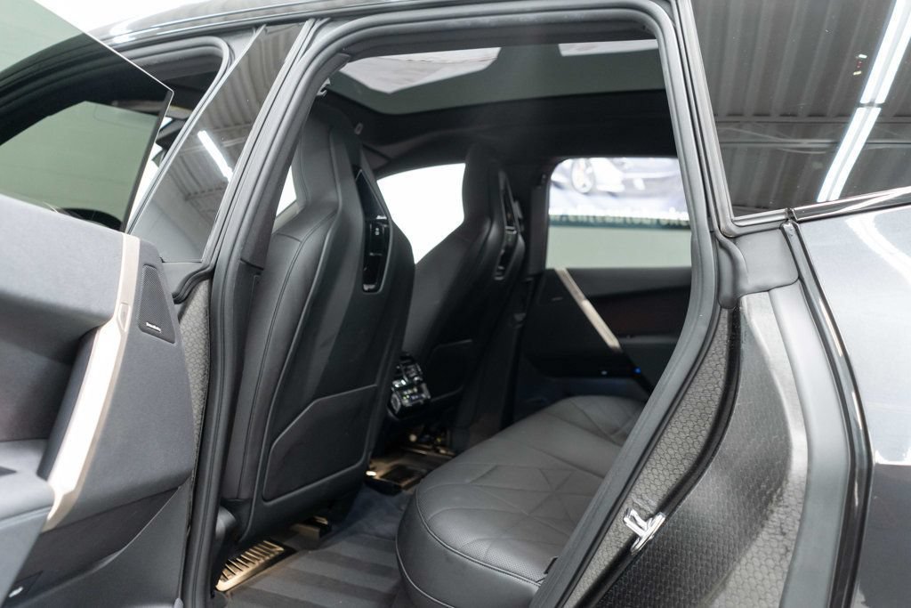 Used 2024 BMW iX xDrive50 w/ Premium Package AWD/4WD image 31