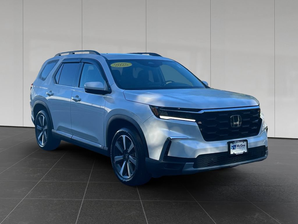 Used 2025 Honda Pilot Touring image 7