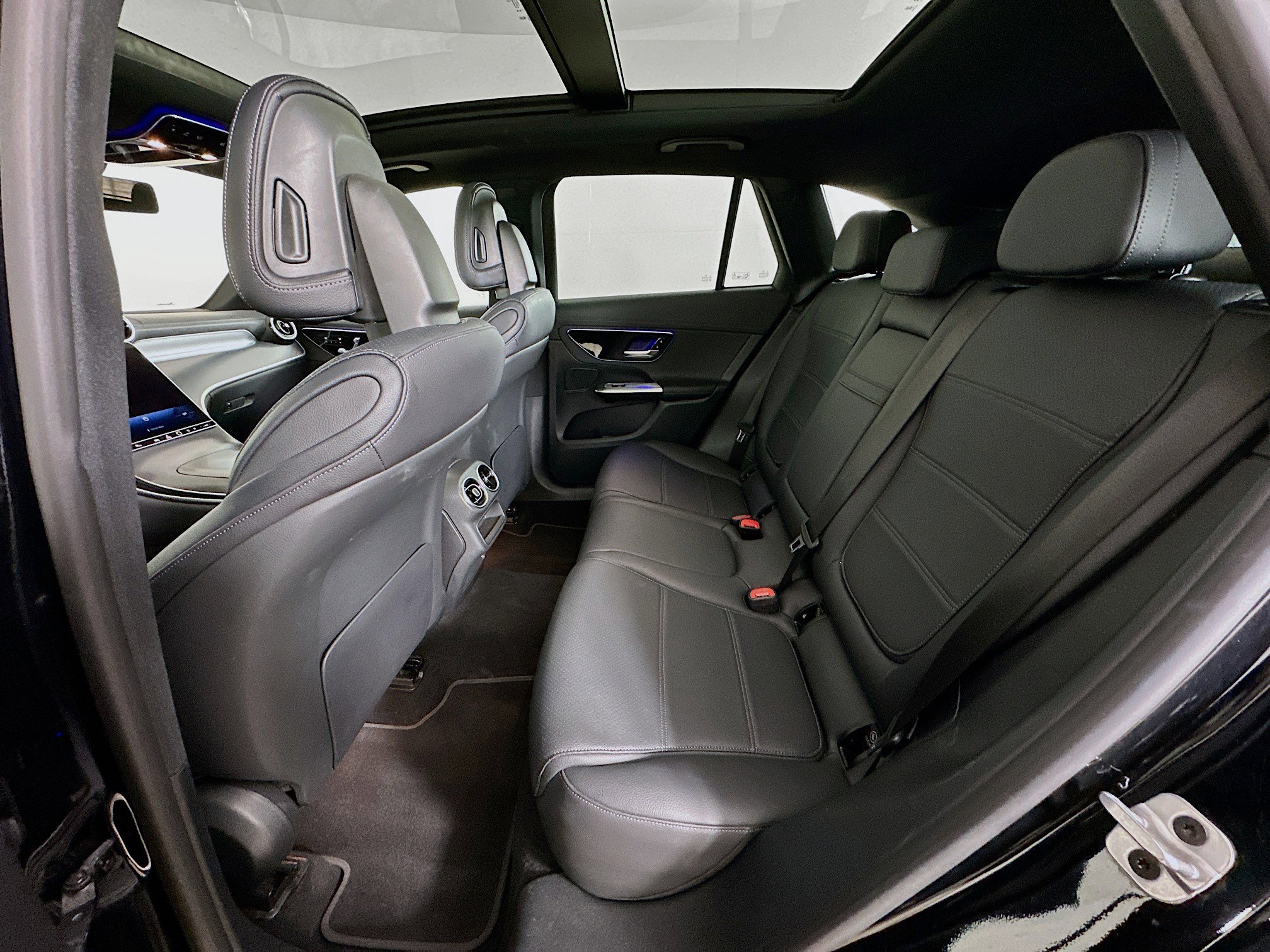 Used 2024 Mercedes-Benz GLC 300 image 27