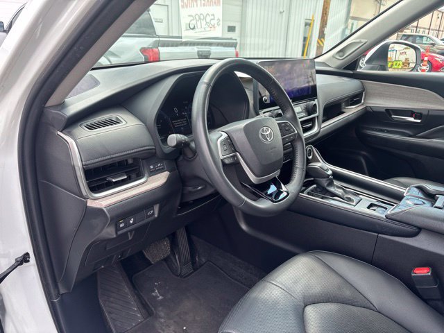 Used 2025 Toyota Grand Highlander AWD image 14