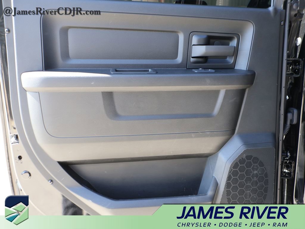 Used 2024 RAM 2500 Tradesman w/ Chrome Appearance Group image 16