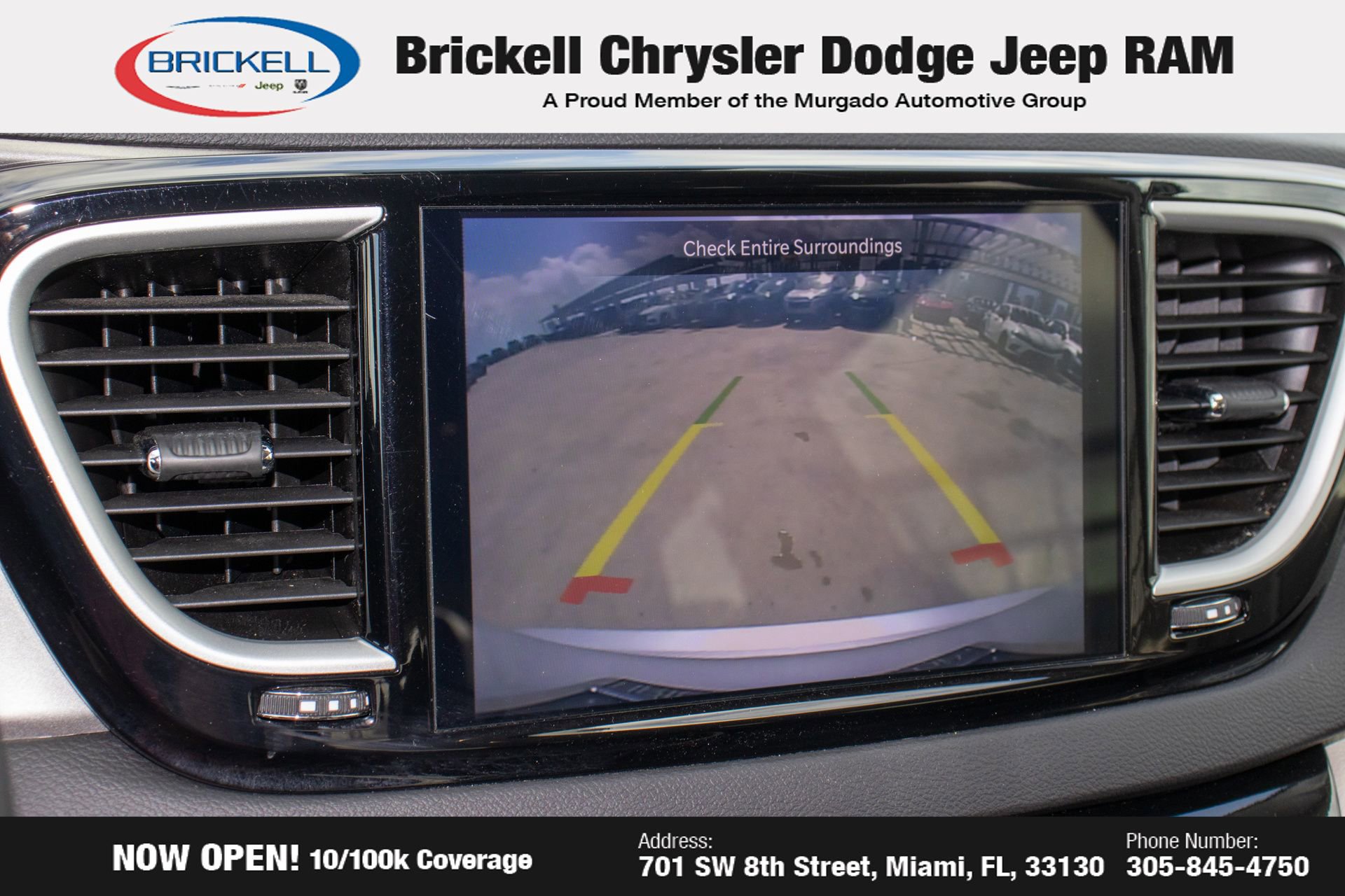 Used 2024 Chrysler Pacifica Touring-L image 32