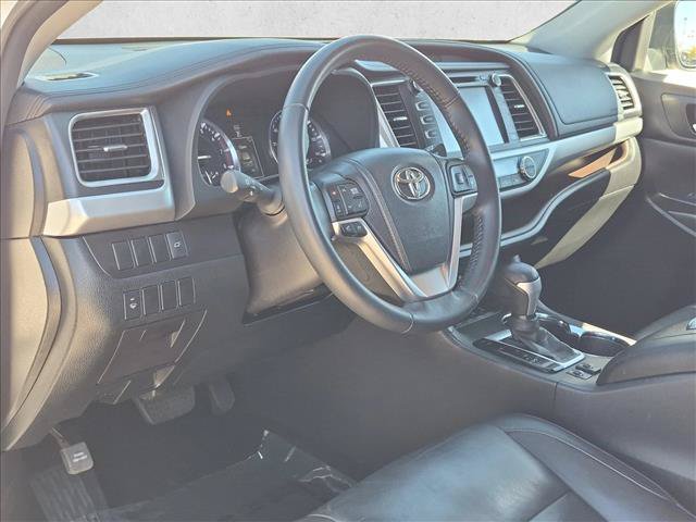 Used 2015 Toyota Highlander XLE AWD/4WD image 9