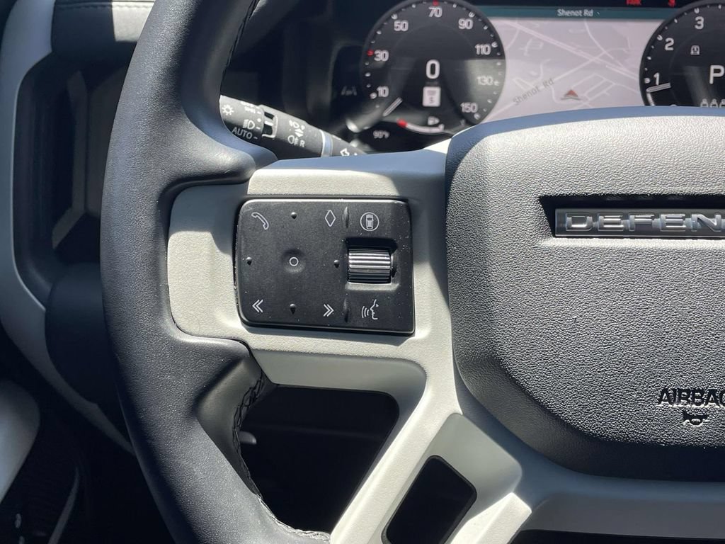 Certified 2024 Land Rover Defender 110 SE AWD/4WD image 31