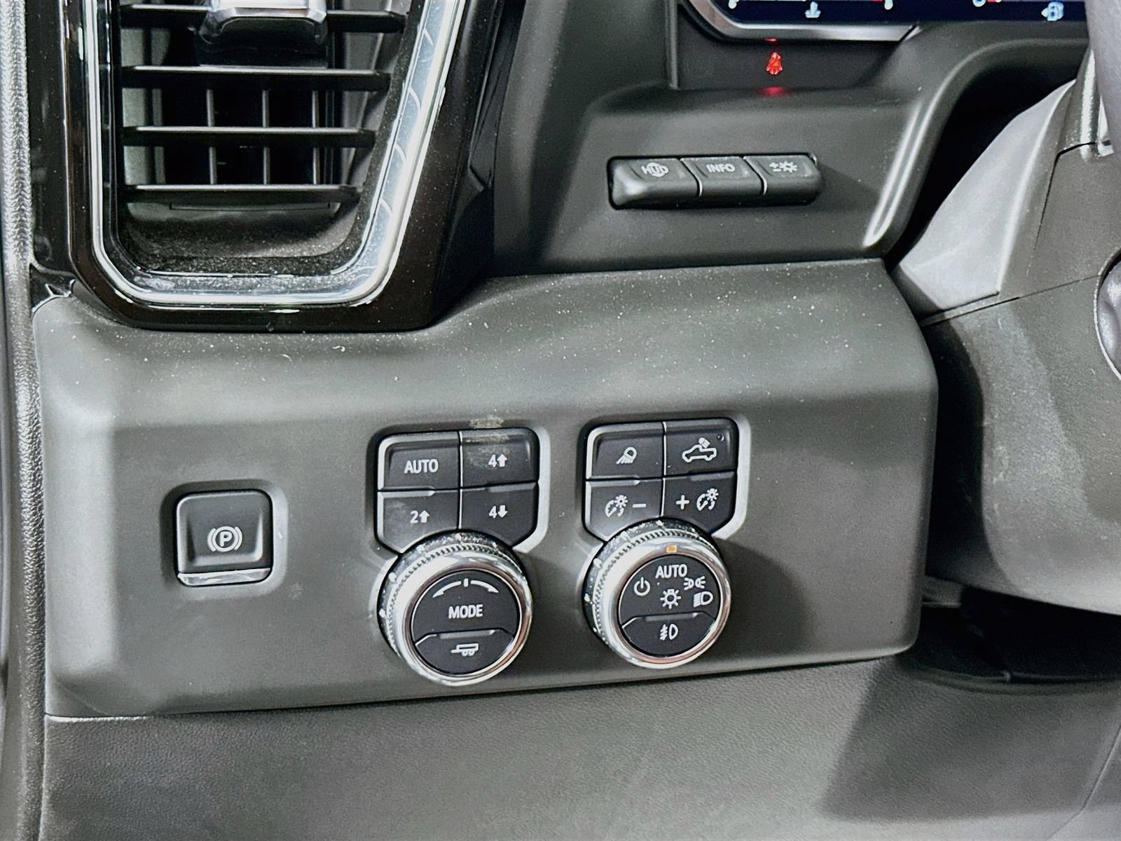 Used 2025 GMC Sierra 1500 Denali Ultimate AWD/4WD image 11