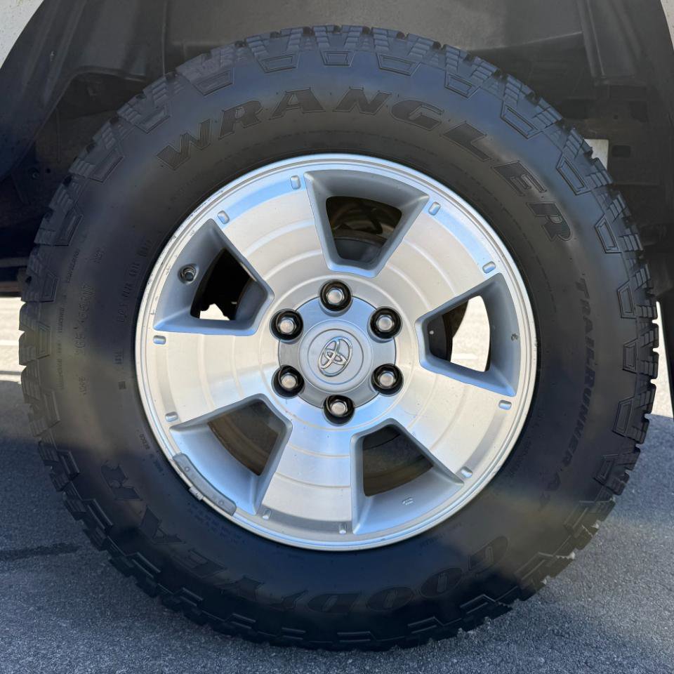 Used 2013 Toyota Tacoma 4x4 Double Cab w/ TRD Sport Pkg image 25
