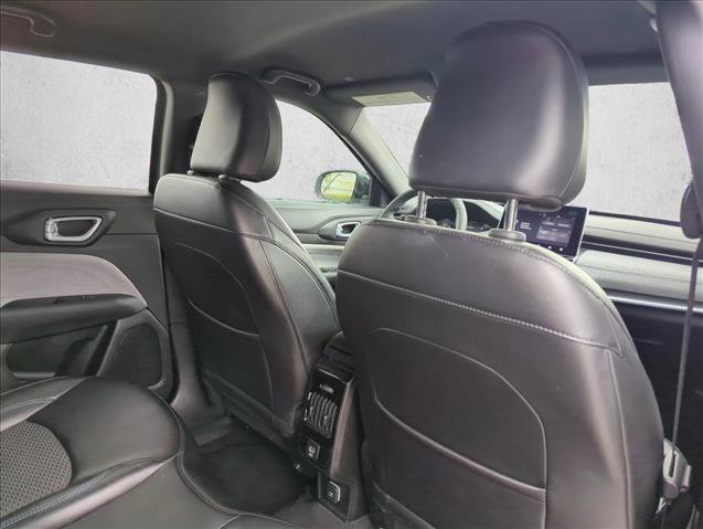 Used 2023 Jeep Compass Latitude AWD/4WD image 22