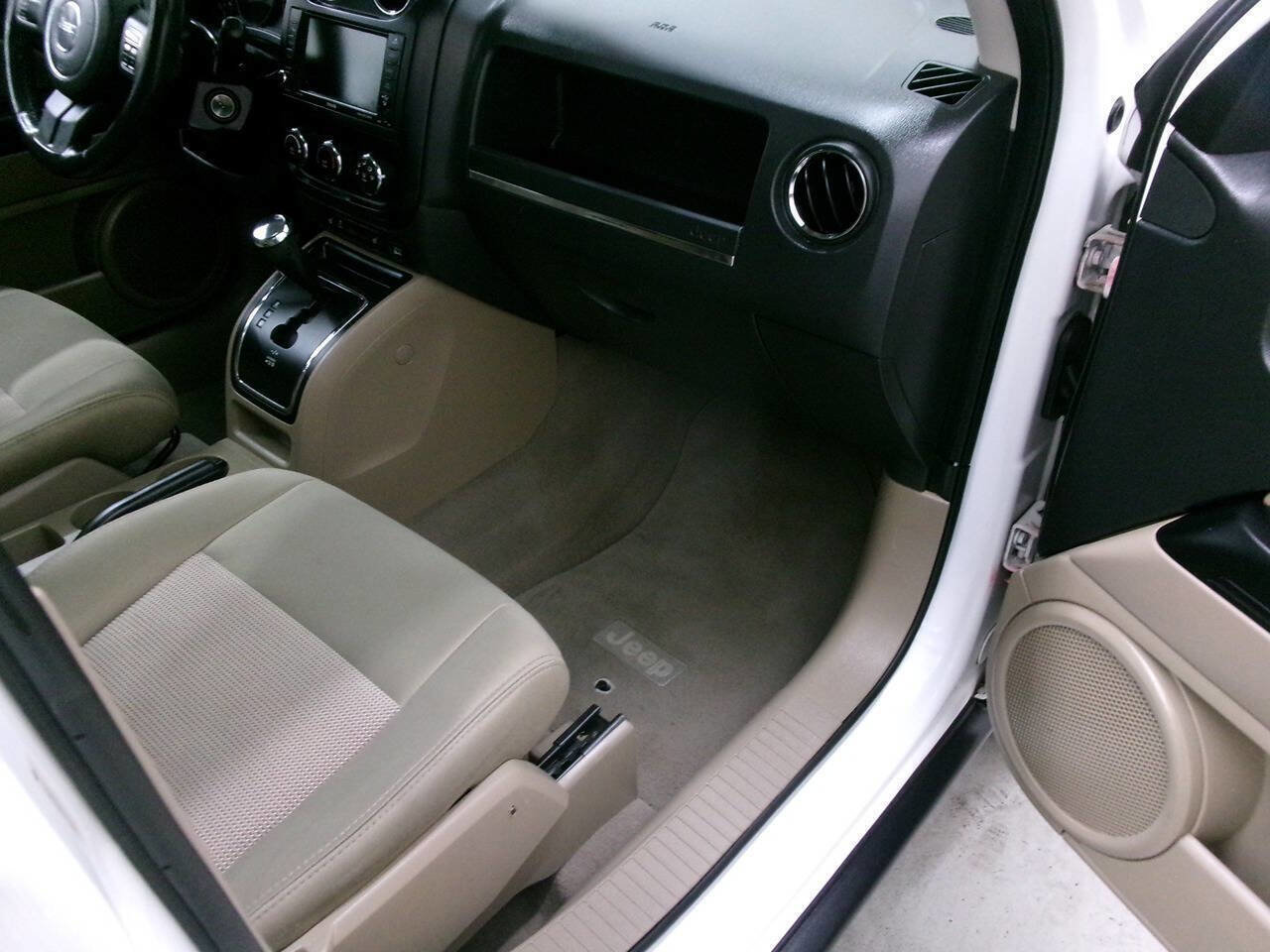Used 2012 Jeep Patriot Latitude w/ Sun/Sound Group AWD/4WD image 29