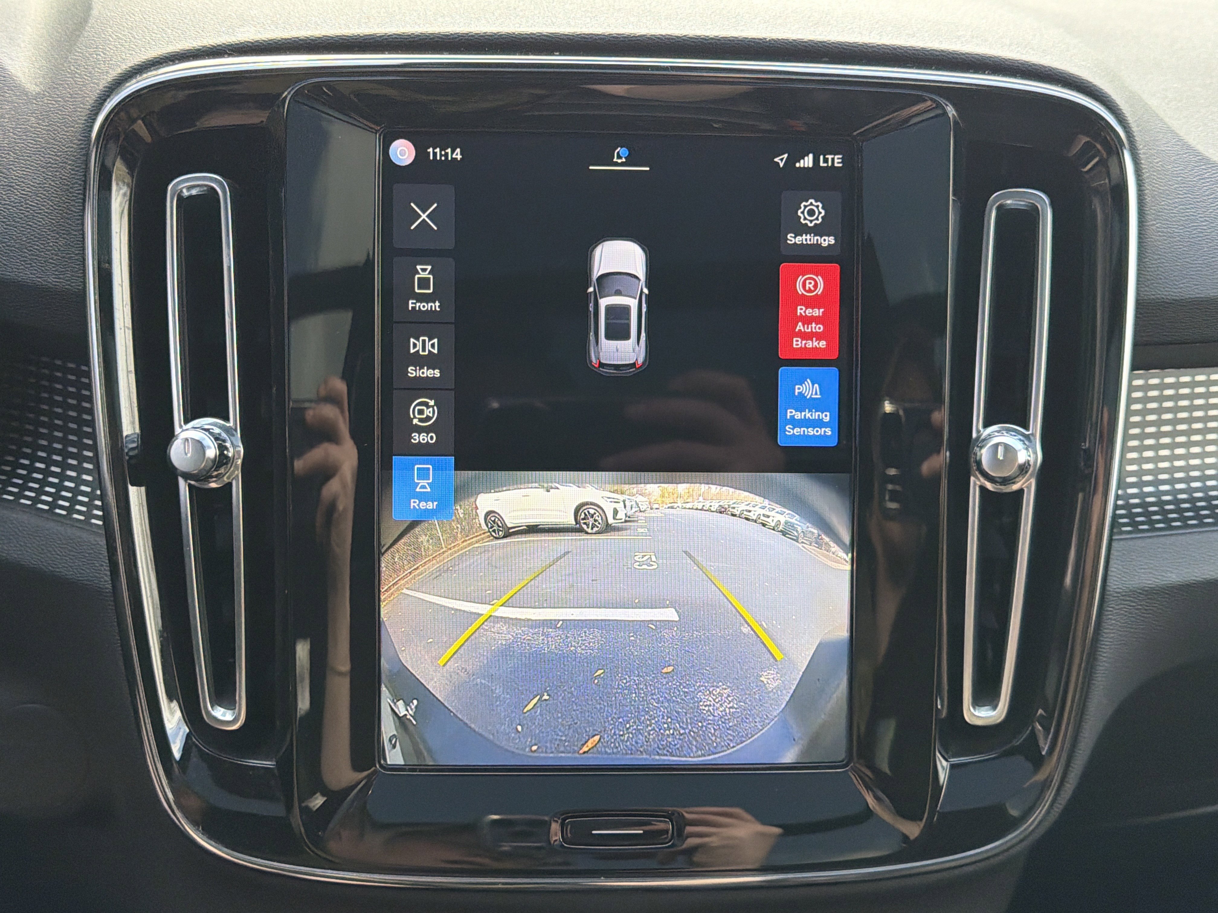 Certified 2022 Volvo XC40 P8 Recharge Plus image 25