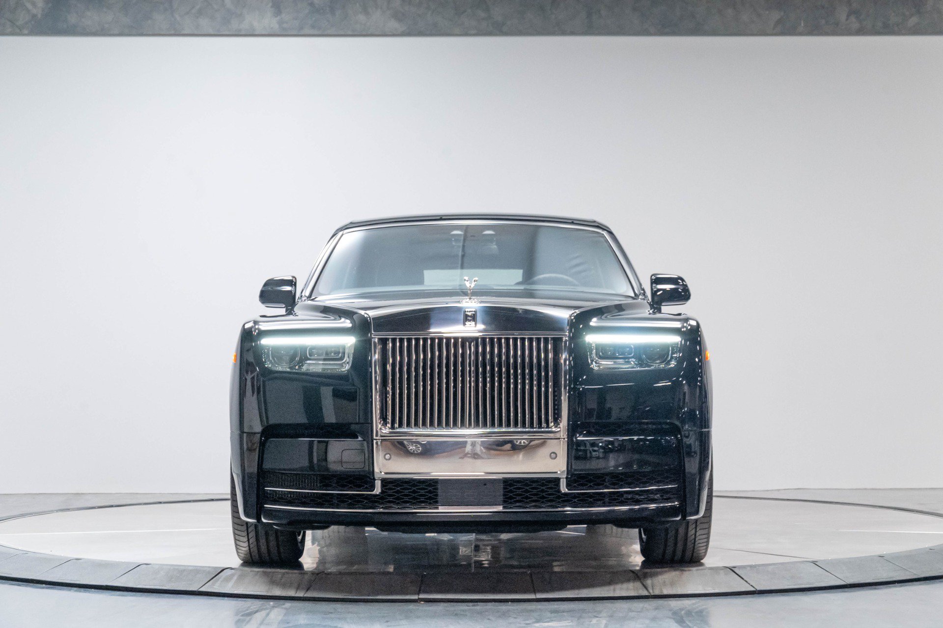 Used 2024 Rolls-Royce Phantom Sedan w/ The Phantom Package RWD image 55