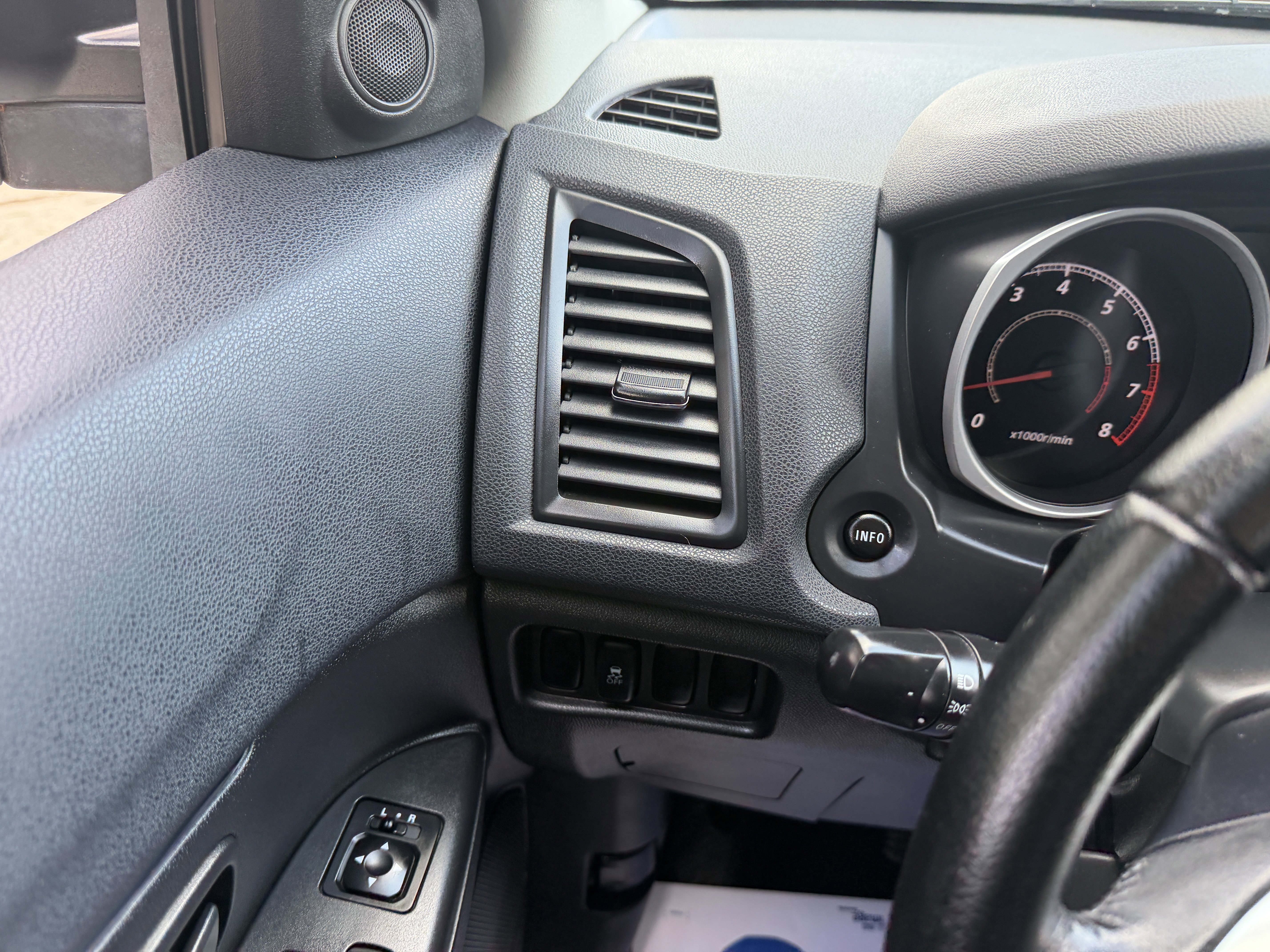 Used 2013 Mitsubishi Outlander Sport ES FWD image 25