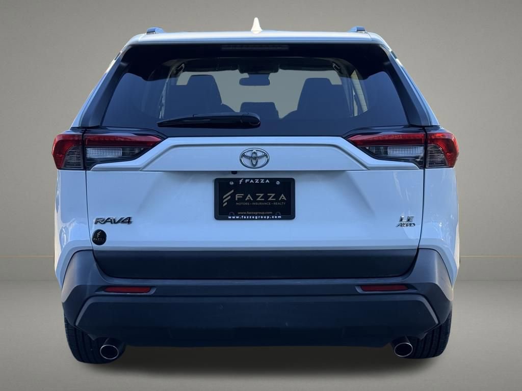 Used 2021 Toyota RAV4 LE image 4