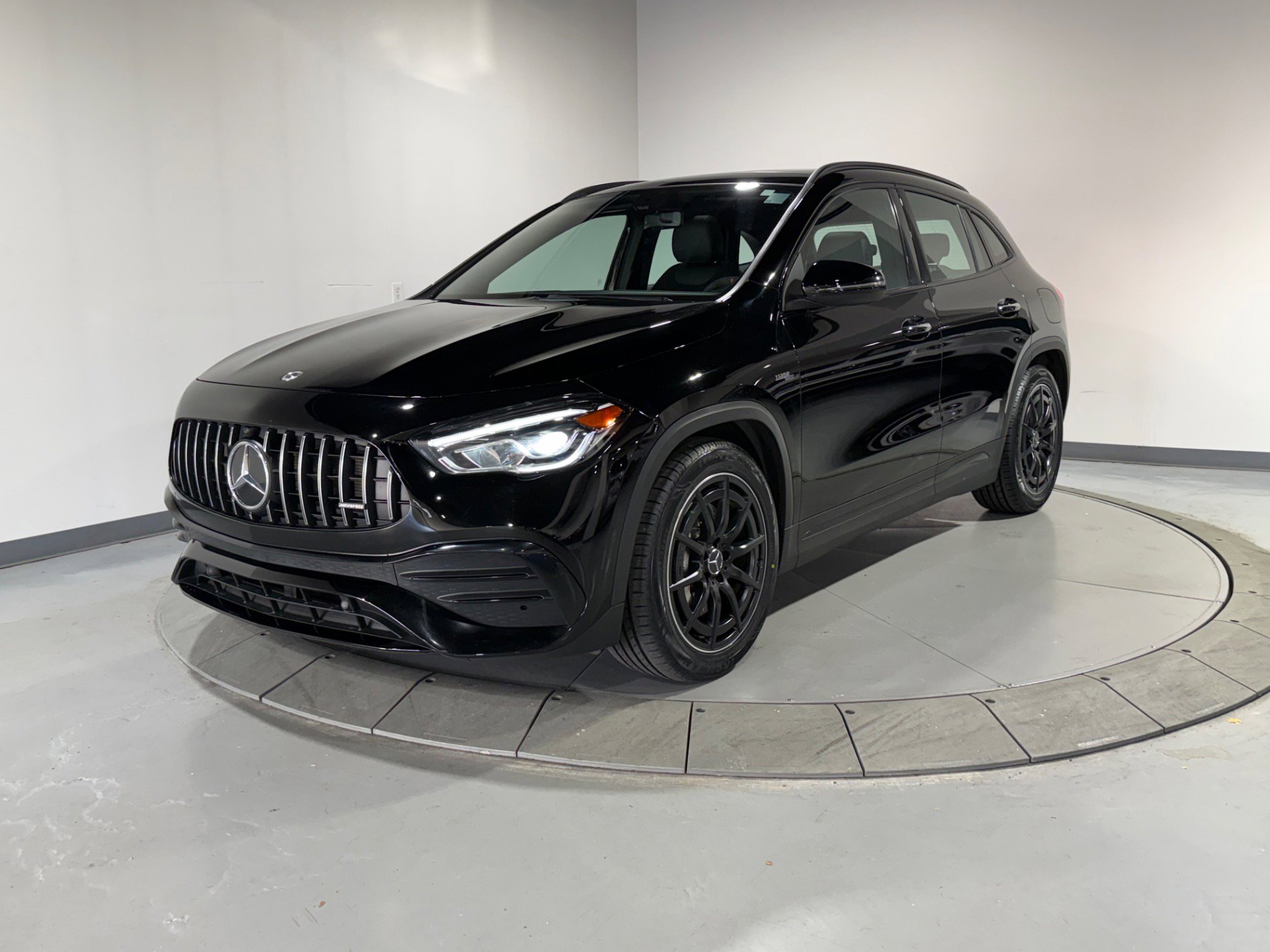 Used 2022 Mercedes-Benz GLA 35 AMG 4MATIC w/ Premium Package Lite image 5