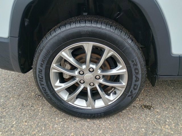 Used 2020 Jeep Cherokee Latitude Plus FWD image 11