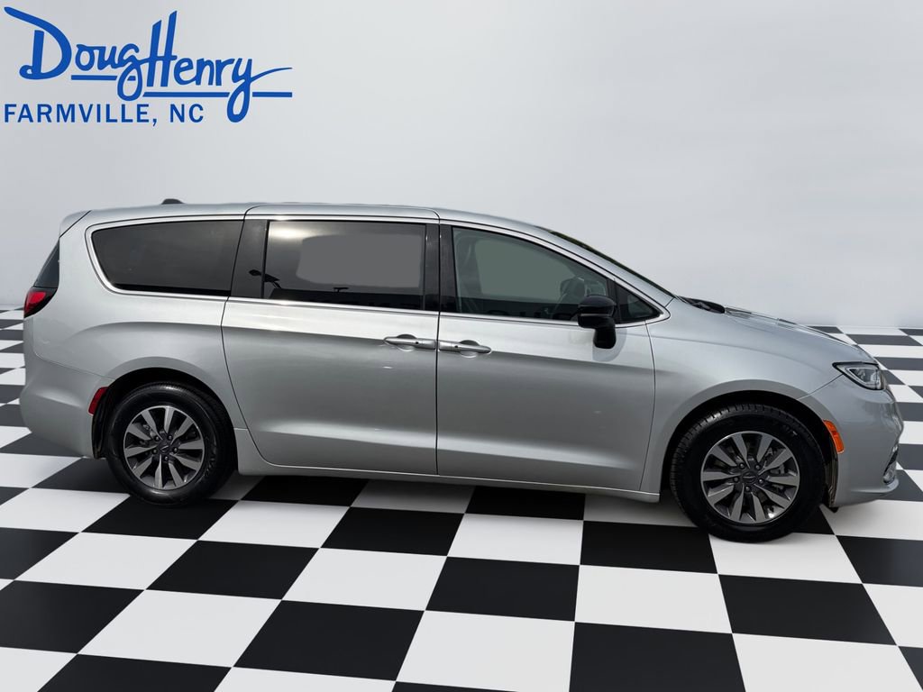 Used 2024 Chrysler Pacifica Limited FWD image 6