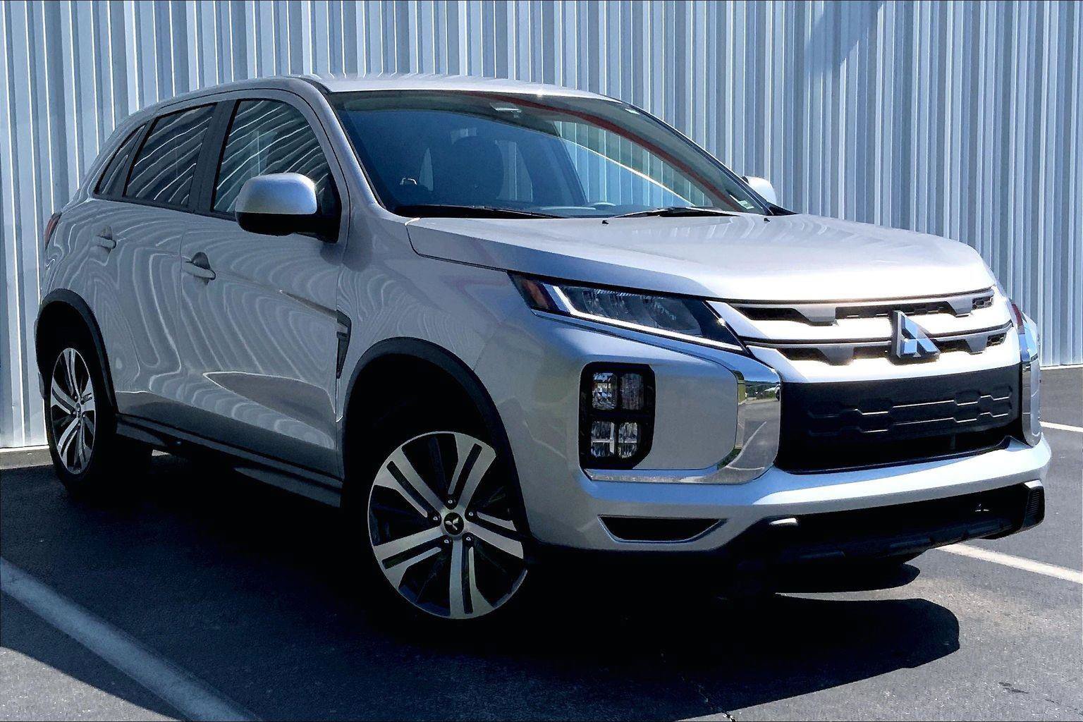Used 2025 Mitsubishi Outlander Sport ES AWD/4WD image 2