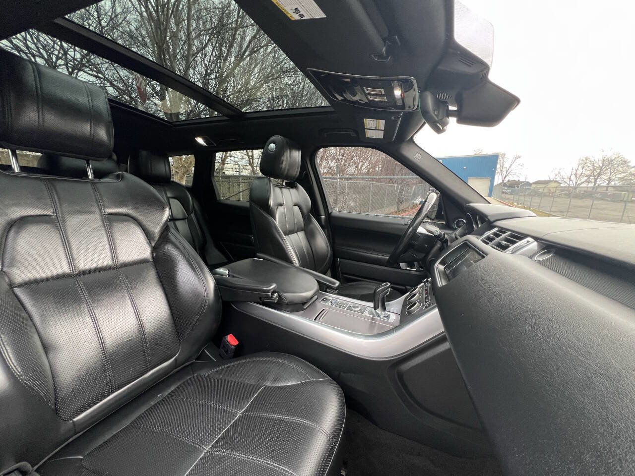 Used 2017 Land Rover Range Rover Sport HSE image 19