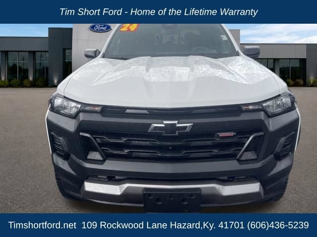 Used 2024 Chevrolet Colorado Trail Boss w/ Technology Package AWD/4WD image 2