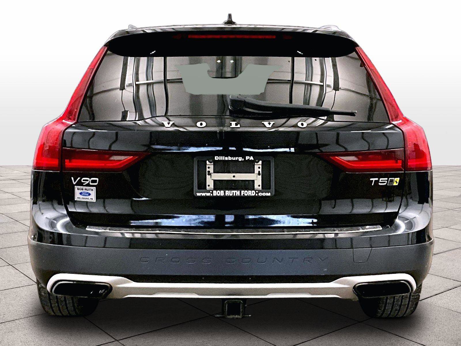 Used 2018 Volvo V90 T5 Cross Country w/ Convenience Package AWD/4WD image 4