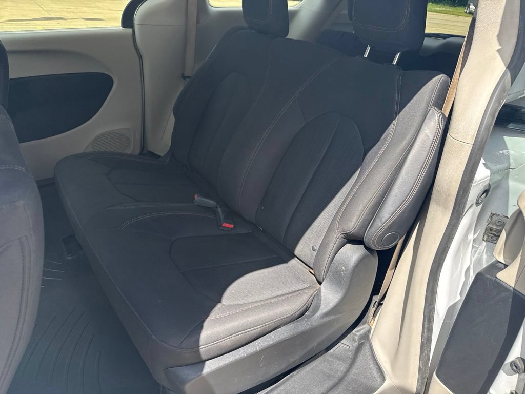 Used 2018 Chrysler Pacifica L FWD image 9